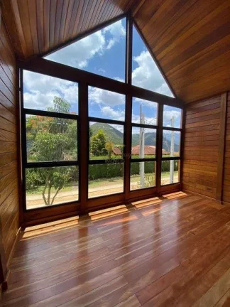 Imagem Casa em Condomínio para Venda em Teresópolis / RJ no bairro Vale Alpino