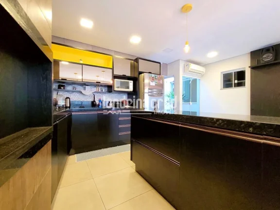 Imagem Excelente Casa no Jardim Coliseu com 3 Dormitórios (1 Suíte), 3 Vagas, 140m² de Construção em Terreno de 203m² – Aceita Financiamento! Aproveite!