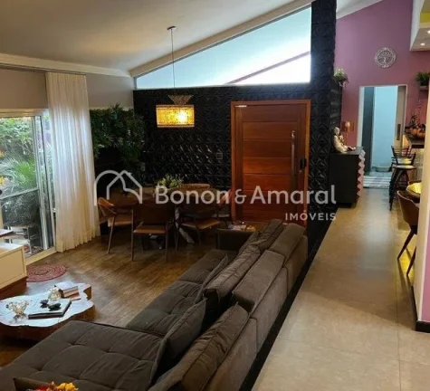 Imagem **Linda casa à venda em condomínio fechado com fácil acesso a Campinas**

Com mais de 600m² de t...