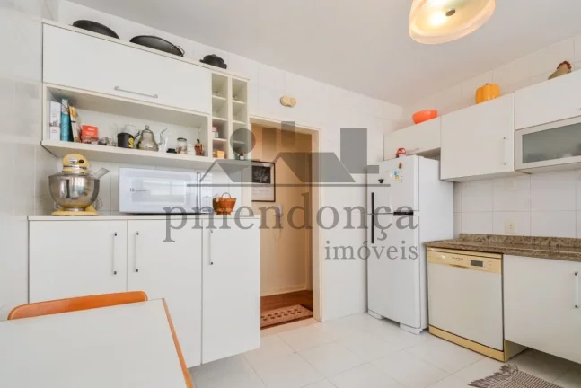 Imagem Apartamento com 142m² na Rua Sabará, 3 quartos (1 suíte) e 1 vaga.