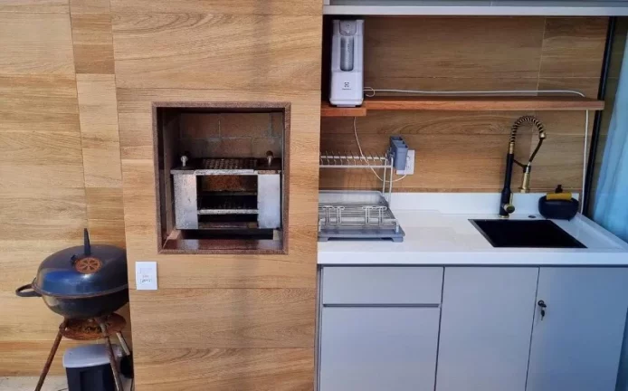 Imagem A 5ª Avenida Imóveis selecionou este charmoso apartamento revertido para 2/4 c/ Terraço, jacuzzi vista deslumbrante para o mar da Barra e do Carnaval: