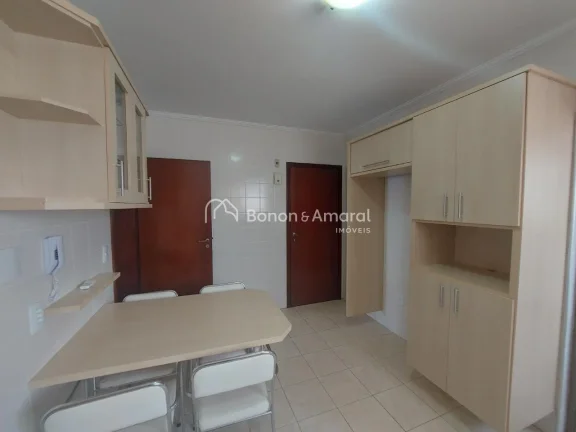 Imagem Apartamento amplo e bem localizado no Balão do Castelo, ao lado da Padaria Nico. Conta com sala par...