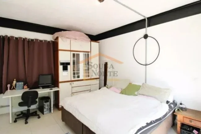 Imagem Casa estilo rústico industrial em condomínio fechado com guarita e segurança 24h. Terreno de 278m...