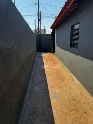 Imagem Casa com 3 dormitórios para alugar, 120 m² por R$ 1.000,00/mês - Social - Itumbiara/GO
