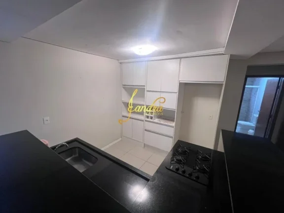 Imagem Casa de esquina, com dois dormitórios semi mobiliada