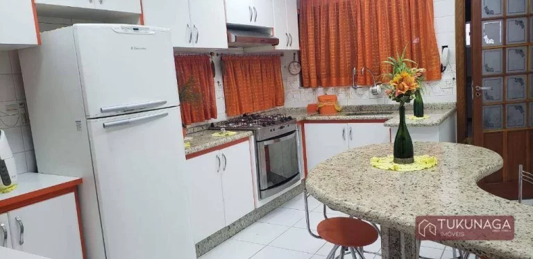 Imagem Sobrado com 4 dormitórios à venda, 200 m² por R$ 840.000,00 - Vila São Judas Tadeu - Guarulhos/SP