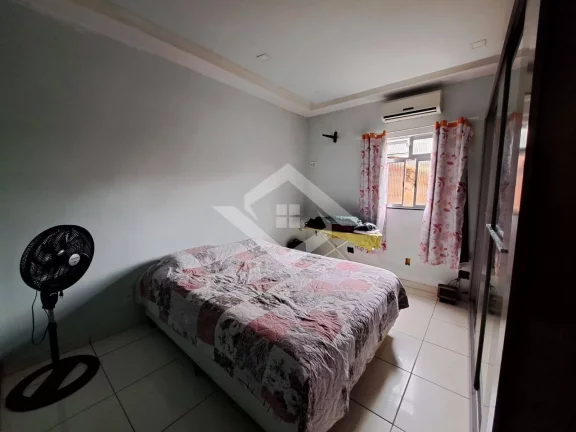 Imagem Casa Triplex de Vila em Bento Ribeiro