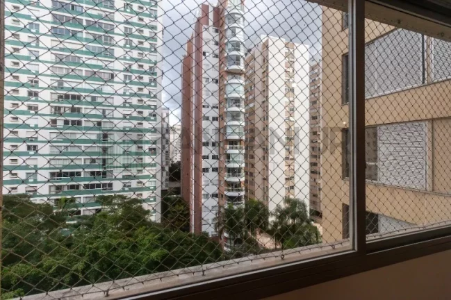 Imagem Imperdível: Apartamento para locação no Itaim Bibi, São Paulo-SP! 3 quartos, 1 suíte, 3 salas, 2 banheiros, 2 vagas de garagem e 160m² de área. Venha conferir!