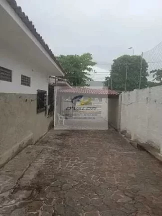 Imagem Vendo Casa, no Brisamar, com 220m², 3 quartos s/2 suítes, escritório, sala 2 ambientes e 5 vagas