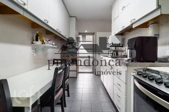 Imagem Apartamento em Higienópolis com 130m², 3 quartos (1 suíte) e 1 vaga.