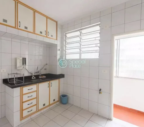 Imagem Apartamento com 140m², 3 dormitórios, ampla sala e 1 vaga. O imóvel possui armário embutido, ár...