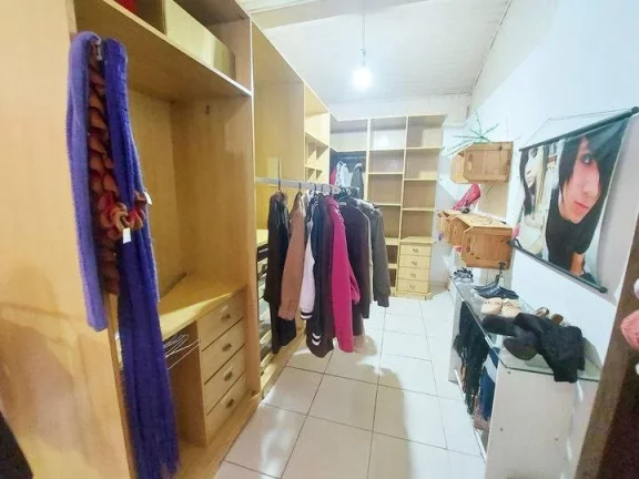 Imagem Casa comercial na Granja Viana. Localizada em via de acesso ao Km 23