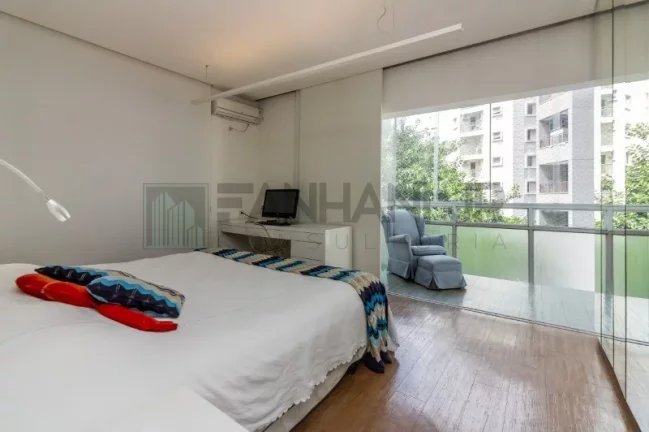 Imagem Luxuoso apartamento de 4 quartos e 3 suítes no Jardim Paulista, São Paulo - 260m², 3 salas, 2 vagas. Venha conhecer!