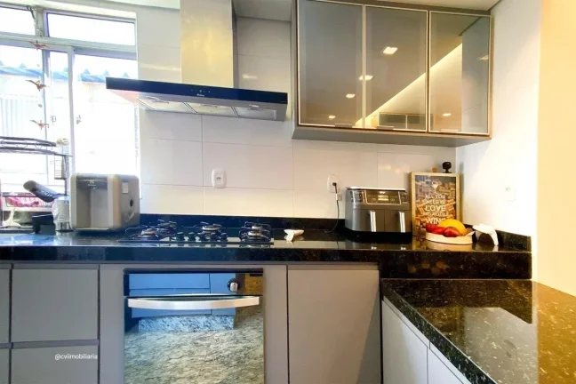 Imagem Este apartamento localizado em Belo Horizonte oferece uma combinação perfeita de conforto e pratic...