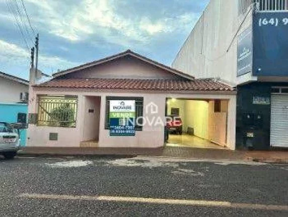Imagem Casa com 3 dormitórios à venda, 320 m² por R$ 500.000,00 - Setor Central - Itumbiara/GO