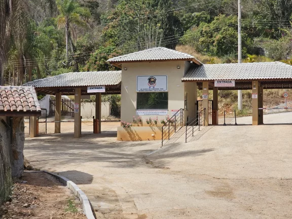 Imagem Chácara à venda com 2 quartos em Estância Santa Maria do Laranjal, Atibaia - SP