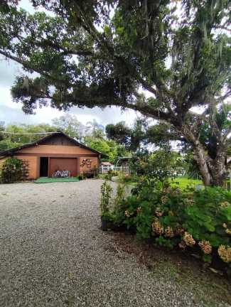 Imagem Outros com 5 dormitórios sendo 1 suíte e 2 vagas de garagem em Araquari/SC