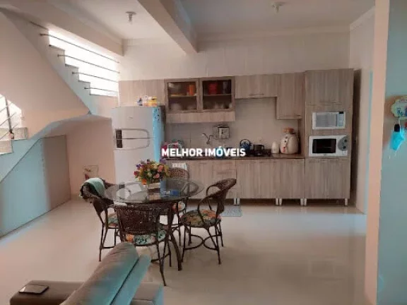 Imagem Casa Sobrado à Venda Semi Mobiliada com 02 Suítes Localizada no Centro de Balneário Camboriú - SC