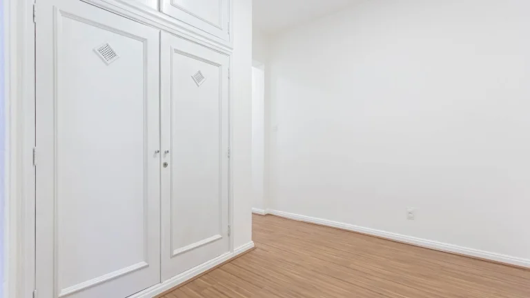 Imagem Apartamento 126M², 3Q, 1 Banheiro, 1 Vaga, Armários.
