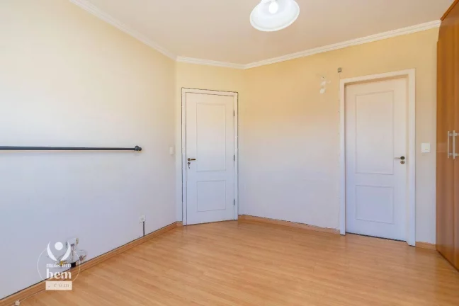 Imagem Sobrado de ESQUINA com ÁREA GOURMET com 3 quartos, 1 Suíte, 1 Demi-Suite, Área Gourmet à venda, 220 m² por R$ 899.900 - Portão - Curitiba/PR