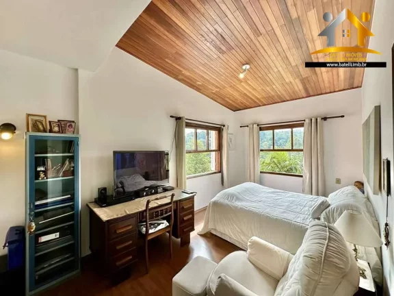 Imagem Casa à venda localizada no miolo da Granja Viana, em Cotia - SP | Batelli Imóveis