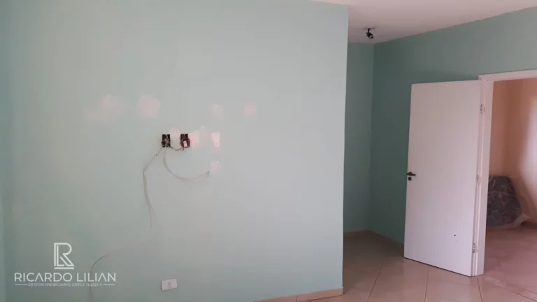 Imagem Sobrado com 5 kitnets independentes em localização estratégica para renda