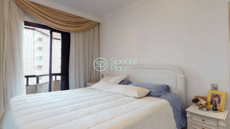 Imagem Ãtimo apartamento com 273mÂ²em Moema em rua tranquila. Amplo living para trÃªs ambientes com terraÃ...