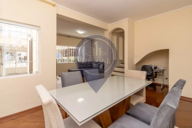 Imagem Imóvel Residencial Espaçoso e Aconchegante no Jabaquara: 3 quartos, 1 suíte, 2 salas, 3 banheiros, 2 vagas de garagem, 210m² de área - São Paulo-SP.