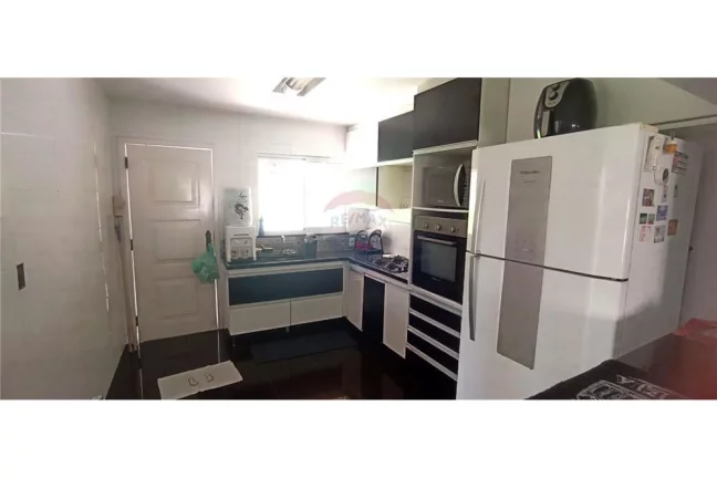 Imagem Casa duplex com cinco dormitórios em condominio fechado.