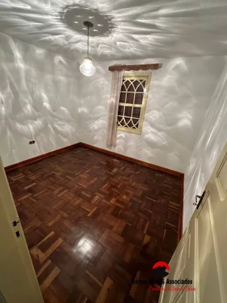 Imagem Casa a Venda no Bairro Jardim Califórnia em Campos do Jordão - SP.