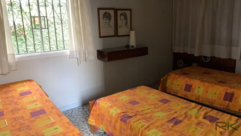 Imagem CASA NO BAIRRO DO ITAGUÁ COM 5 DORMITÓRIOS SENDO 2 SUÍTES,2 BANHEIROS SOCIAL,VARANDA COM CHURRASQUEIRA