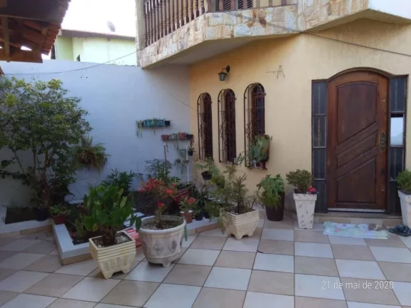 Imagem Sobrado com 4 dormitórios à venda, 254 m² por R$ 850.000,00 - Vila Figueira - Suzano/SP