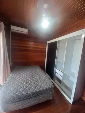 Imagem Casa com 3 dormitórios sendo 1 suíte e 2 vagas de garagem em Penha/SC