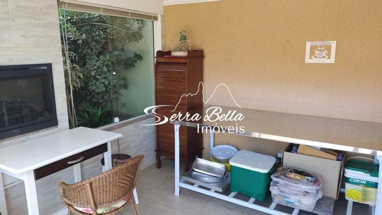 Imagem Casa com 4 dormitórios à venda, 200 m² por R$ 840.000,00 - Albuquerque - Teresópolis/RJ