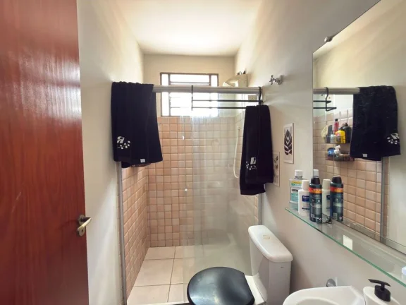 Imagem Sobrado Moderno em Condomínio – Funcionalidade, Conforto e Excelente Localização