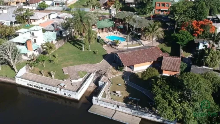 Espetacular casa de cinema, Beira do Rio em Torres - CA2375