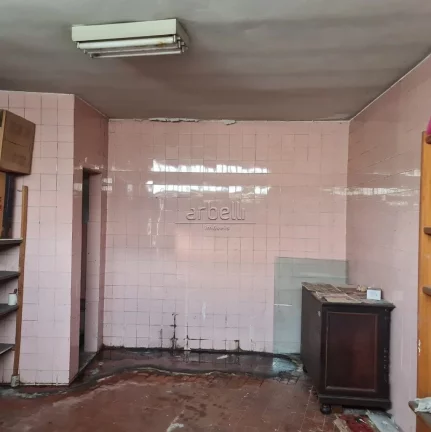 Imagem Esta espaçosa casa de 381 metros quadrados é ideal para uso residencial e comercial, situada em um...