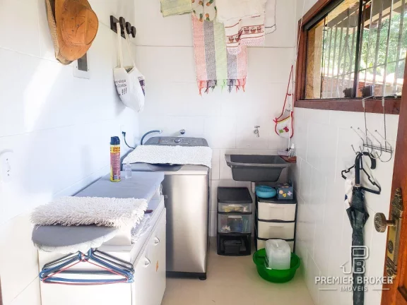 Imagem Casa com 3 dormitórios à venda, 250 m² por R$ 890.000,00 - Panorama - Teresópolis/RJ