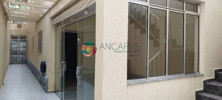 Imagem Casa com 177m², 4 quartos e 2 vagas - Excelente para todo tipo de comércio