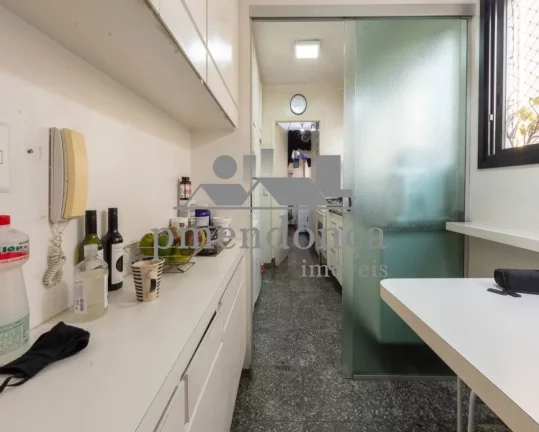 Imagem Apartamento a venda em Higienópolis, amplo e iluminado com 122 m² de área útil.