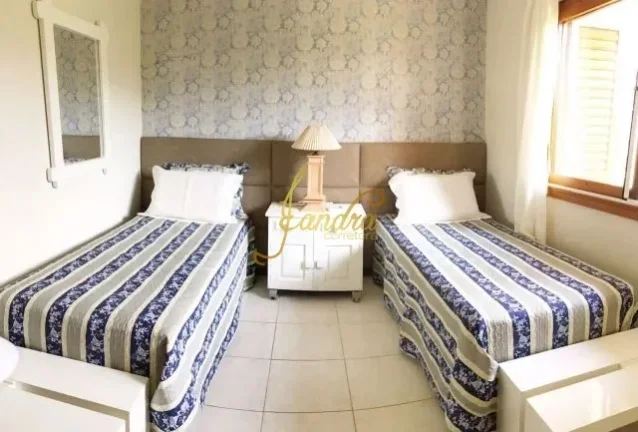Imagem Casa térrea mobiliada e decorada em dois lotes, ótima localização
