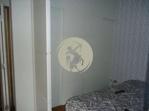 Imagem APARTAMENTO DE 1 DORMITÓRIO GRANDE DE FRENTE PARA O MAR COM SACADA E REFORMADO
