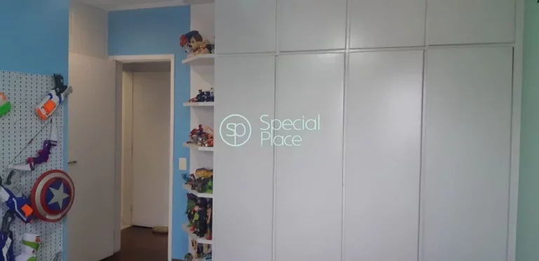 Imagem Apartamento com 240m², 4 dormitórios, sendo 3 suítes, 4 vagas, living para 3 ambientes, varanda, ...