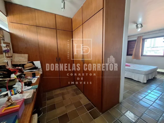Imagem Casarão de esquina em Olinda, 4qtos, 5vgs. quintal gigante na avenida há 2min. shop. patteo 45mts²