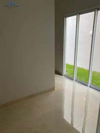 Imagem Imperdível Sobrado à Venda em Toledo-PR, Jardim La Sale II: 3 quartos, 3 suítes, 4 banheiros, 2 vagas, 200m²!
