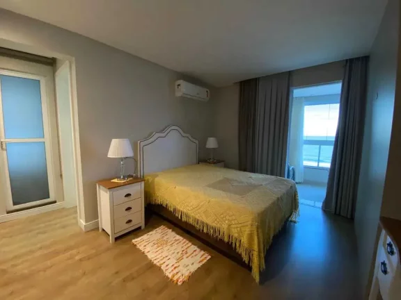 Imagem Apartamento frente mar com 3 suítes sendo 1 master e 2 vagas de garagem - Centro de Navegantes/SC