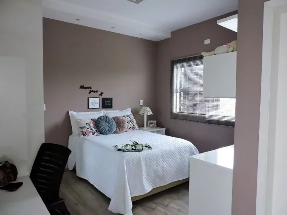 Imagem CASA COM 3 SUÍTES, E CAMPO DE FUTEBOL, 350 M² - VENDA OU LOCAÇÃO.