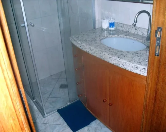 Imagem Imperdível!!! Apartamento todo reformado, andar alto,com excelente distribuição, living para 2 am...
