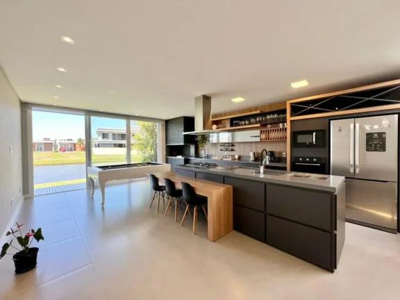 Imagem Casa em Condominio 4 Dormitórios - Bairro --