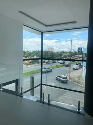 Imagem Prédio Comercial de Alto Padrão para Locação em Votorantim-SP, Parque Bela Vista: 2 Salas, 3 Banheiros, 10 Vagas, 724 m².